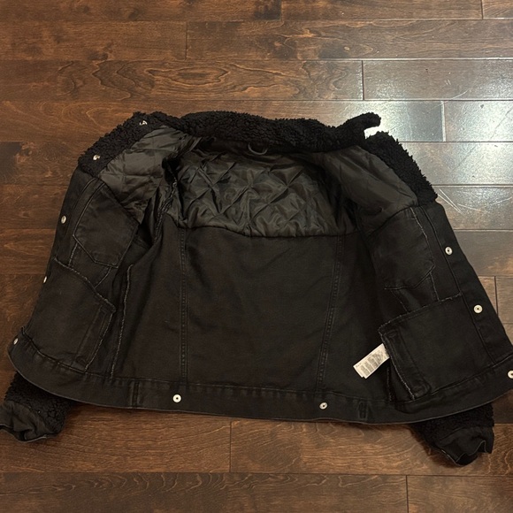 Top Shop | 4 | Black Jeans Jacket with Black Sherpa sleeves - Picture 8 of 10